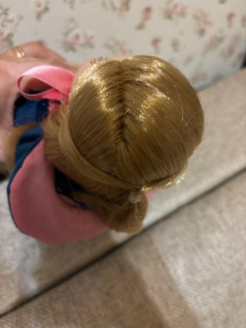 Девочка.  Стояла стояла на полочке.  раздевалась, прическа не нарушалась. 02