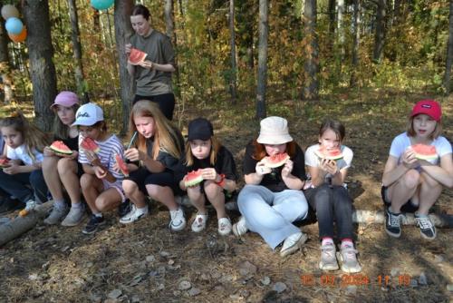 Дорого:  * с разбега упасть на вашу маму;. 01