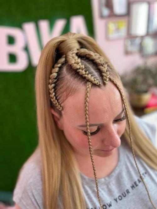 Брейды в хвост - одна из самых популярных и практичных причесок. 07