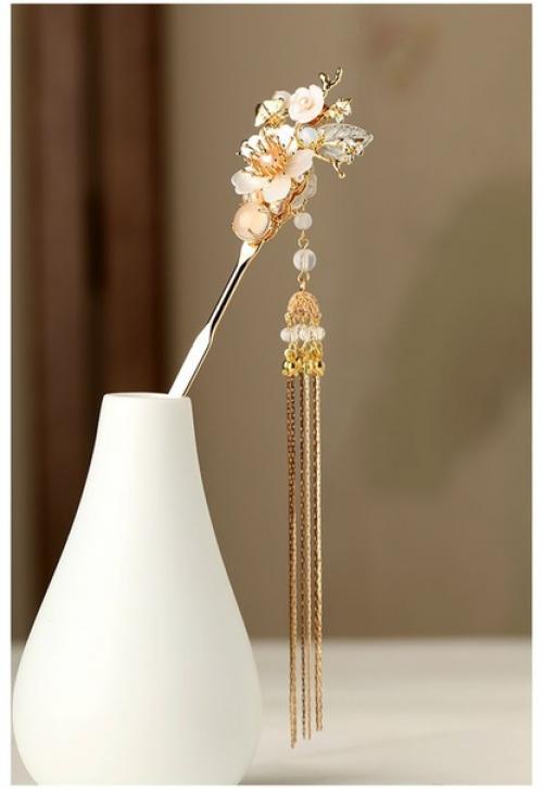 Интересно!   Во все времена женщины хотели быть красивыми и украшали свои причёски, одежду, носили ювелирные украшения. 03 Интересно!   Во все времена женщины хотели быть красивыми и украшали свои причёски, одежду, носили ювелирные украшения. 03