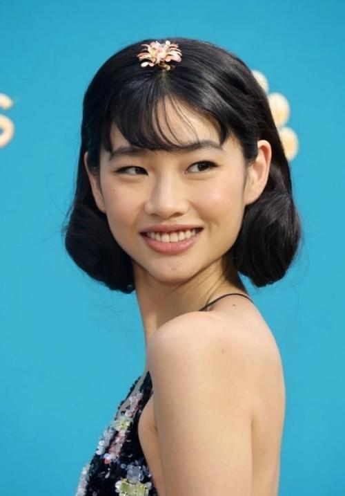 Хо Ен Чон из Игры в Кальмара на церемонии вручения премии Emmy Awards 2022. 07 Хо Ен Чон из Игры в Кальмара на церемонии вручения премии Emmy Awards 2022. 07