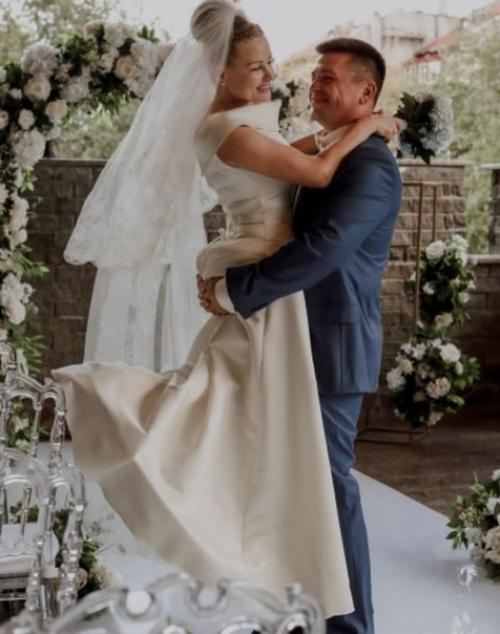 Она случайно приезжала мимо и решила зайти к нам в салон. 03