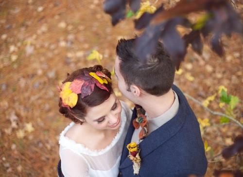 Обратите внимание на буйство тёплых и сочных красок, присущих ранней осени, которые добавят образу невесты утончённого очарования. 03