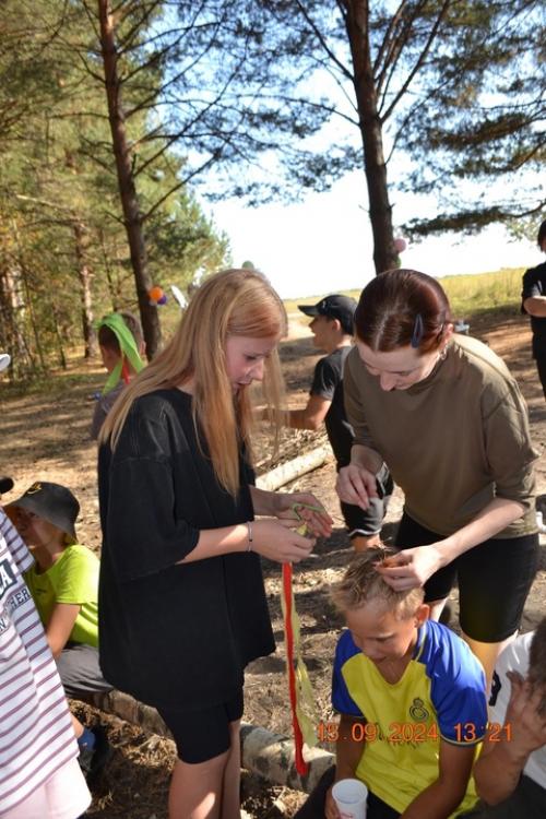 Дорого:  * с разбега упасть на вашу маму;. 05