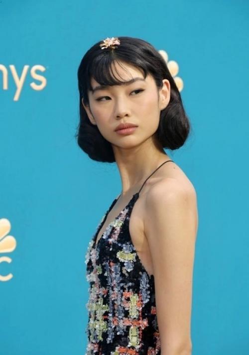 Хо Ен Чон из Игры в Кальмара на церемонии вручения премии Emmy Awards 2022. 08 Хо Ен Чон из Игры в Кальмара на церемонии вручения премии Emmy Awards 2022. 08