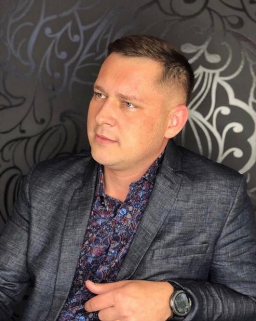 Стильный образ мужчины, который следит за собой, немыслим без хорошей стрижки и прически. 01