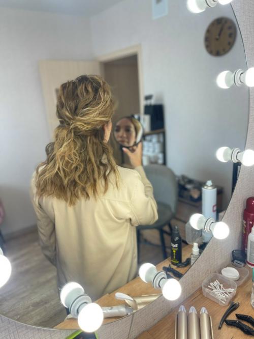 После моего урока, вы сможете самостоятельно укладывать свои волосы быстро и красиво в домашних условиях. 03