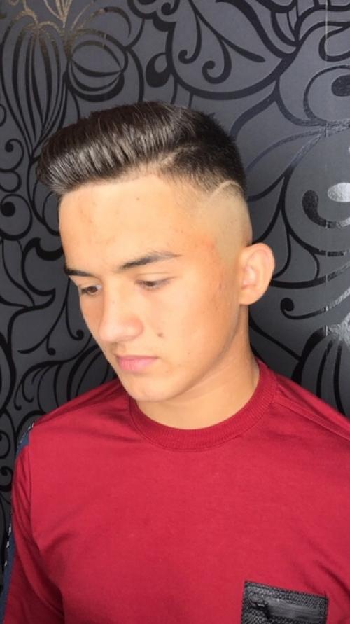 Стильный образ мужчины, который следит за собой, немыслим без хорошей стрижки и прически. 03