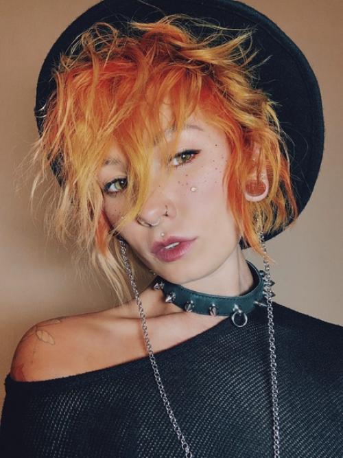 Обдумывая какой головной убор носить, имейте в виду, он должен отвечать пропорциям вашего лица и соответствовать размеру окружности головы. 03