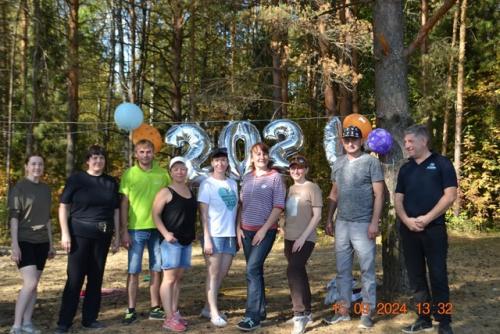 Дорого:  * с разбега упасть на вашу маму;. 03