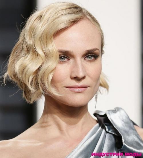 Модная стрижка боб - каре очень универсальна и имеет множество вариантов. 01