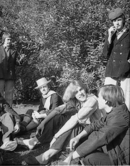 Чайф_архив.  В январе 1976-го в десятый Б класс средней свердловской школы номер 36 пришел новичок, стриженый, маленький, ушастый. 01 Чайф_архив.  В январе 1976-го в десятый Б класс средней свердловской школы номер 36 пришел новичок, стриженый, маленький, ушастый. 01