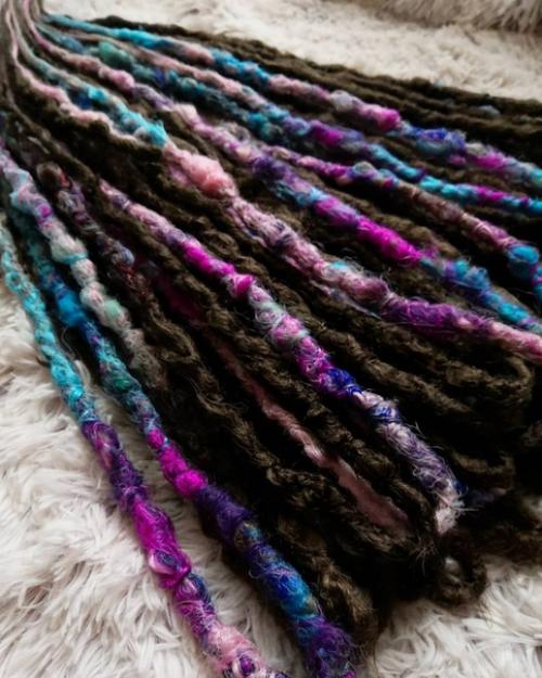 Ребята, с фото этого комплекта хочу написать подсказку как вам получить дреды своей мечты, это относится как безопасным, так и к натуральным видам. 02