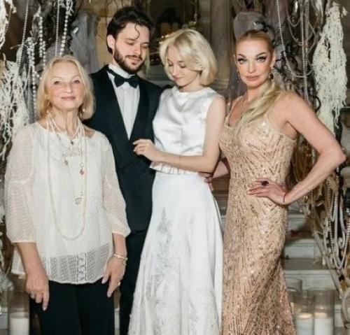 Анастасия волочкова отметит юбилей без мамы и дочери.

