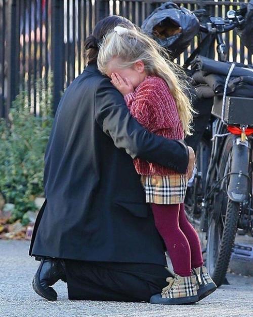 Ирина шеи к с дочкои лееи на очередной прогулке. 02