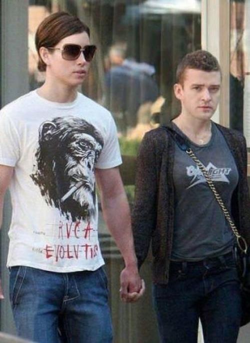 Забавно получилось. Парень над звездами в фотошопе пошутил. 03