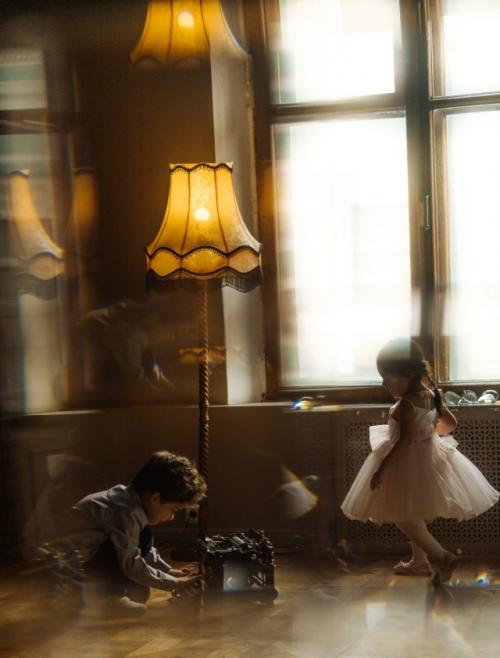 Равшана Куркова делится новогодней фотосессией с детьми - 5-летним Гаспаром и 2-летней Самирой. 06