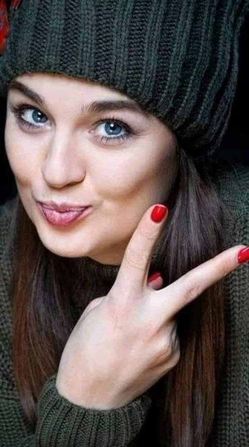 Женщина став женой не перестает за собой следить. 01