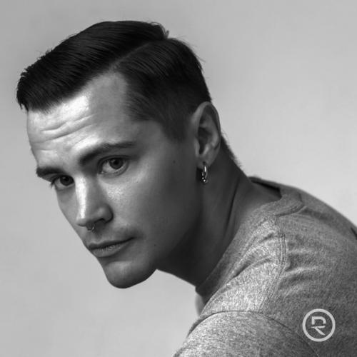 Какими преимуществами обладает глина по сравнению с другими средствами для укладки? 01