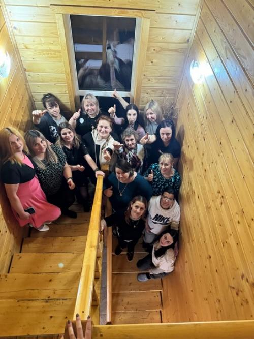 Бытует мнение, что женский коллектив - это ничего хорошего ………. 03