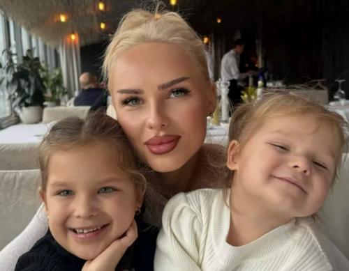 Певица Ханна набила Тату на бедре после удивительной истории на Мальдивах.  