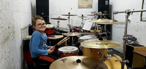 После каникул, на первое барабанное занятие пришёл новогодний Семён;. 01