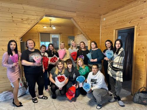 Бытует мнение, что женский коллектив - это ничего хорошего ………. 01