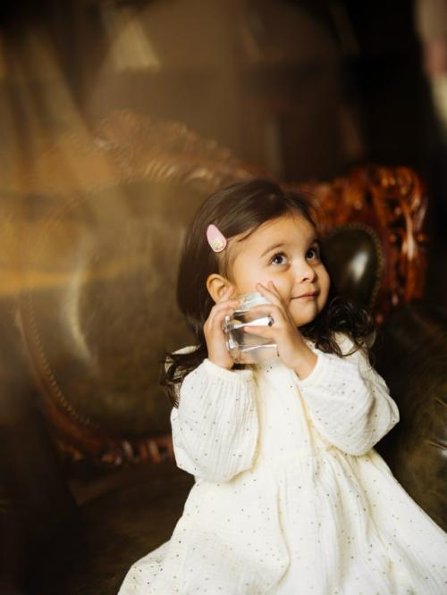 Равшана Куркова делится новогодней фотосессией с детьми - 5-летним Гаспаром и 2-летней Самирой. 03