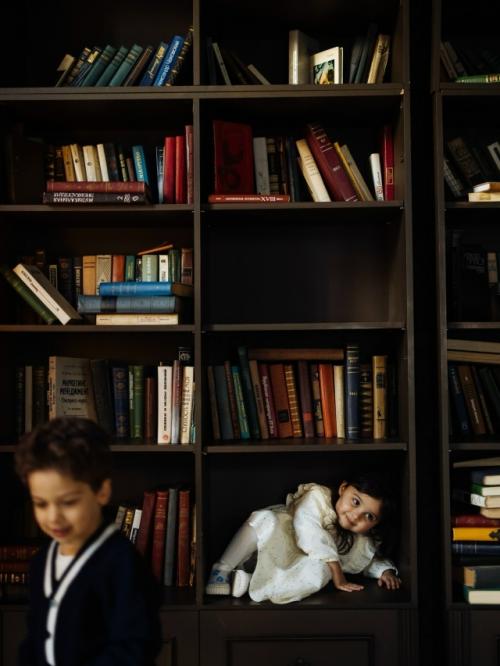 Равшана Куркова делится новогодней фотосессией с детьми - 5-летним Гаспаром и 2-летней Самирой. 04