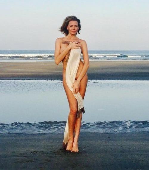 Актриса Люба толкалина продолжает делиться с фанатами максимально откровенными фото! 01