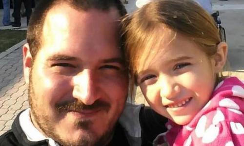 Этот отец - одиночка учит других пап делать прически своим дочерям. 01 Этот отец - одиночка учит других пап делать прически своим дочерям. 01