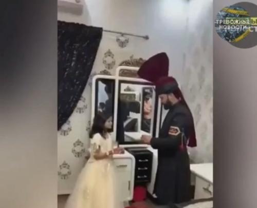 В Пакистане зафиксирован случай женитьбы взрослого мужчины на ребёнке. 01