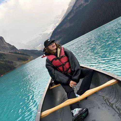 Хейли и Джастин биберы уехали на родину Джастина - в Канаду. 01