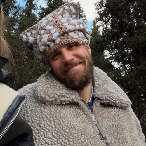 Хейли и Джастин биберы уехали на родину Джастина - в Канаду. 04