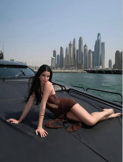 Даня милохин делится страстными фото со своей девушкой, украинской блогершей. 01