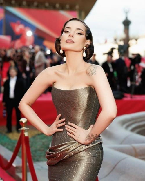 На Новой Волне в Казани звёзды блистали не только талантом, но и невероятными образами! 03