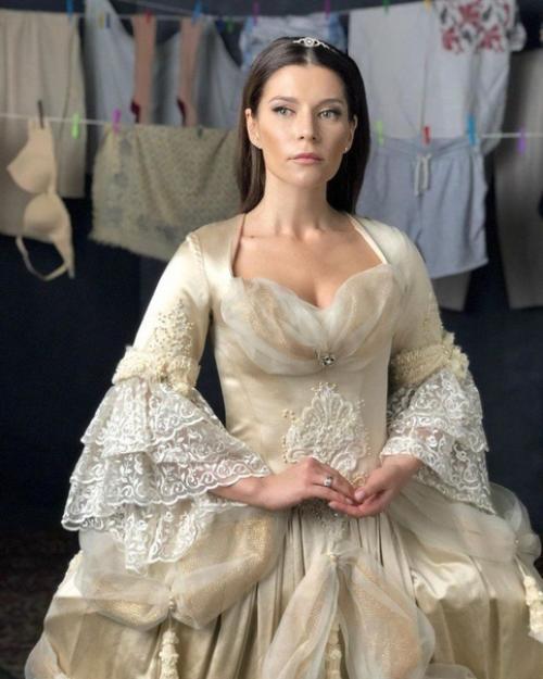 Какая же красивая - актриса Екатерина Волкова а с челкой ей ещё лучше! 07