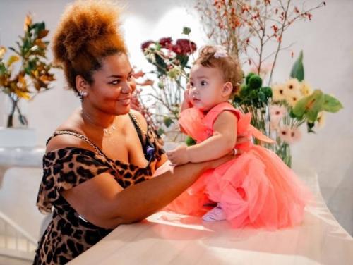 Корнелия манго, выпускница Фабрики Звёзд, впервые показала лицо своей очаровательной дочурки Вивьен, которой уже годик! 02