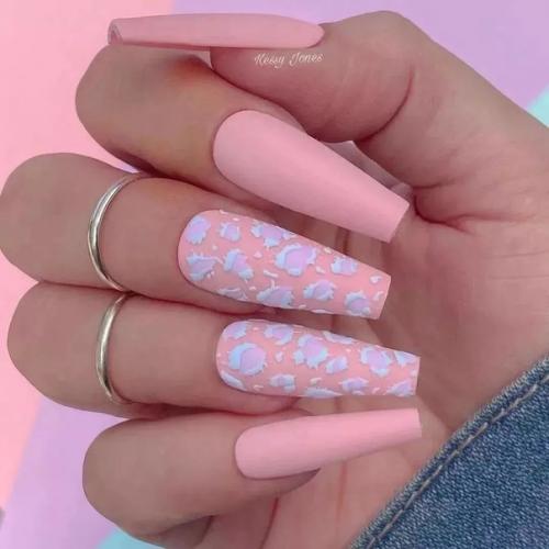 Идеи для тех, кто любит длинные ноготки и выделяться. 07