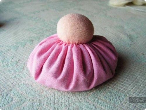 Кукла - зерновушка. - Лоскут ткани (лучше не толстой, приятной на ощупь и на глаз, натуральной, естественно). 04 Кукла - зерновушка. - Лоскут ткани (лучше не толстой, приятной на ощупь и на глаз, натуральной, естественно). 04