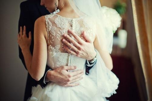 Платье с кружевной спинкой. 08