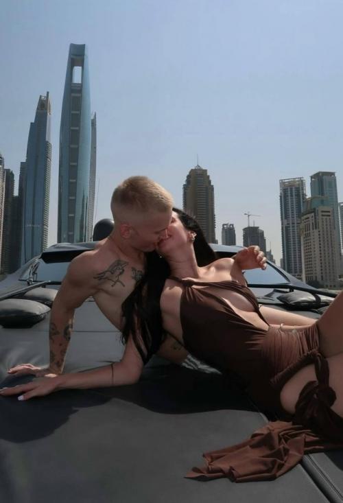 Даня милохин делится страстными фото со своей девушкой, украинской блогершей.

