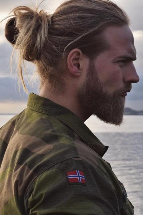 Уроженец суровой земли фьордов и снегов, лассе как никто другой подходит на роль тора. 02