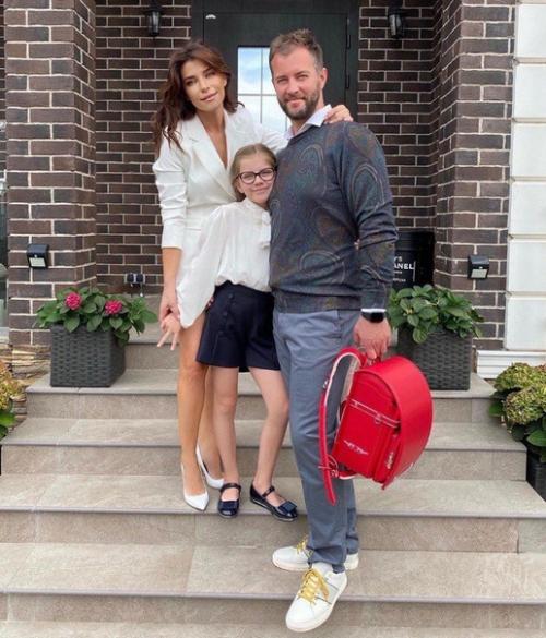 Какая же красивая - актриса Екатерина Волкова а с челкой ей ещё лучше! 06