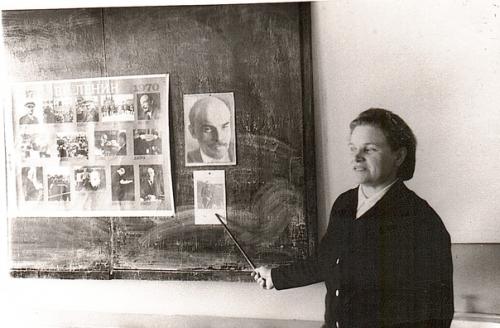 Мой первый учитель - заслуженный учитель школы Рсфср - Евдокия Ивановна силачева. 01