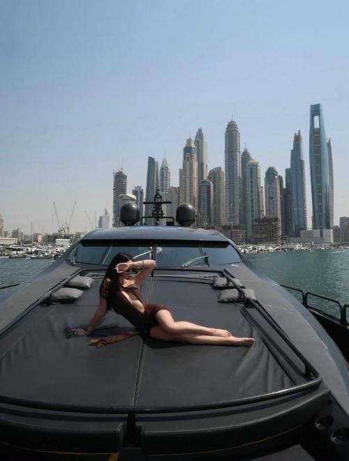 Даня милохин делится страстными фото со своей девушкой, украинской блогершей. 02