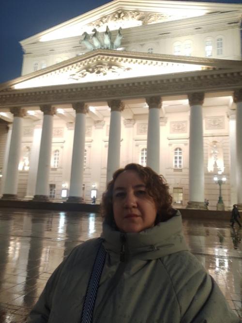 День пролетел в рабочей командировочной беготне, а после 100% выполнения задач можно и себя побаловать прогулкой неторопливым шагом. 03