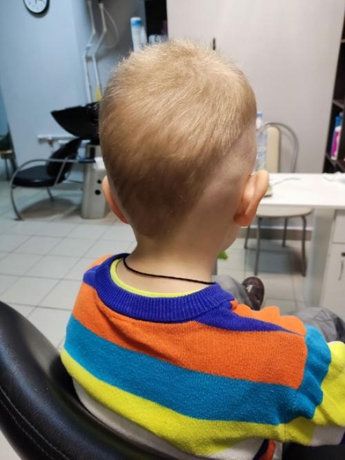 Руфь моднаястрижка детскаястрижка рукиножницы. 03