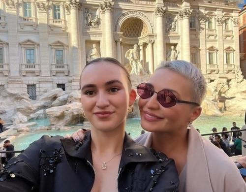 Катя лель исполнила мечту дочери и привезла ее в Италию. 01