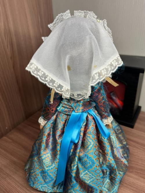 Прекрасные фогуерера паола Рейна из серии Las Amigas Regionals в аутфите Valencianas & фогуерера Alicantinas. 07